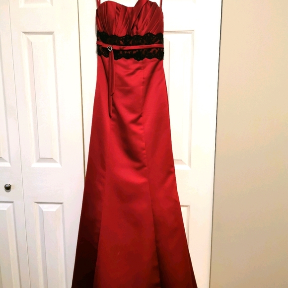 Dresses & Skirts - Mermaid style strapless dress